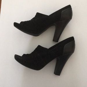 Women’s Worthington black velvet and leather heels